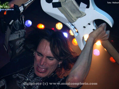 Steve Vai Vienna Alive in an ultra World Tour