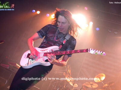 Steve Vai Vienna Alive in an ultra World Tour