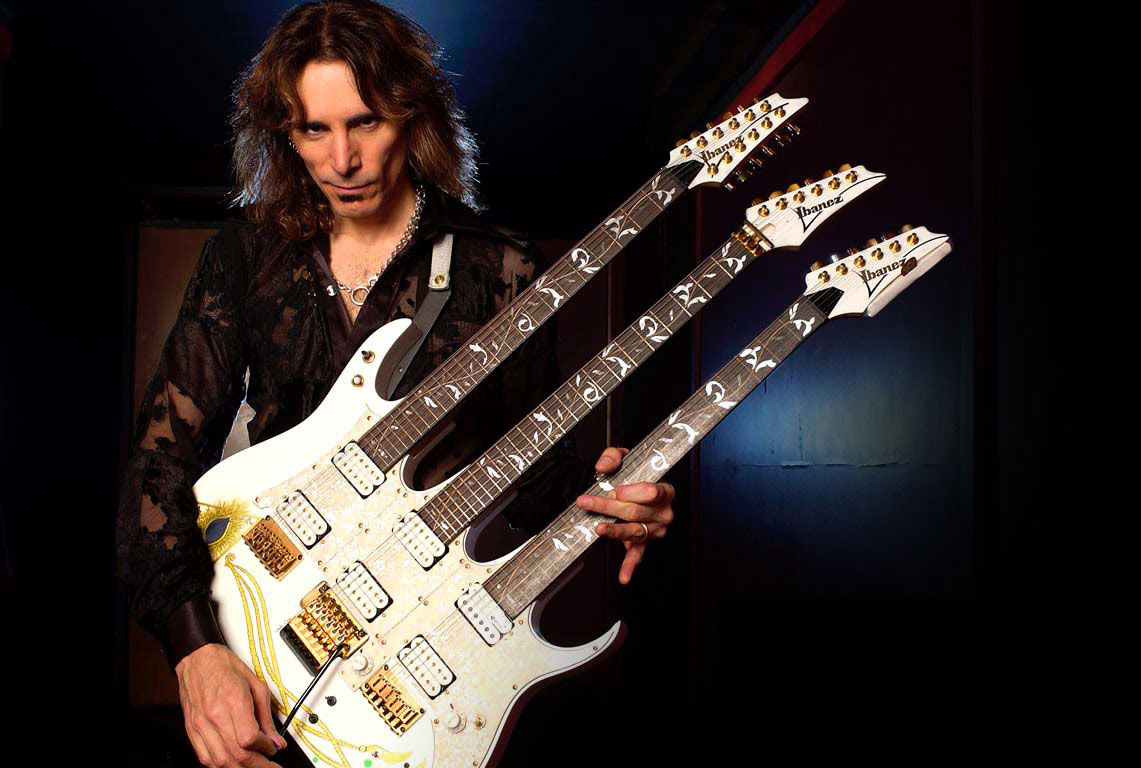 commentario di sezione Steve-Vai-tre-chitarre-UltimaTv